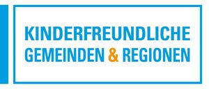Ein weißer Quadrat mit blauem Rand enthält blauen Text, der 'KINDERFREUDE GEMEINDE &' lautet. Das Wort 'GEMEINDE' ist größer und zentriert, während 'KINDERFREUDE' darüber in kleinerem Text steht. Das '&'-Symbol ist in Orange auf der rechten Seite.