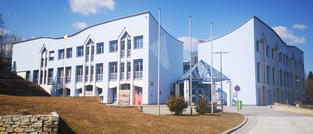 Bild enthält, Architecture, Building, Office Building, City, Factory, Hospital, Urban