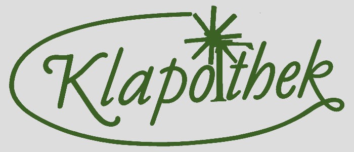 Ein grünes ovales Logo mit dem Wort 'Klapothek' in kursiver Schrift. Über dem Wort befindet sich ein grüner Stern.