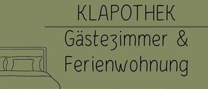 Eine Collage von Bildern, die ein Gästezimmer und eine Ferienwohnung zeigt. Die Bilder zeigen ein Bett, Küche, Wohnzimmer mit Sofa, Esstisch und ein Badezimmer.