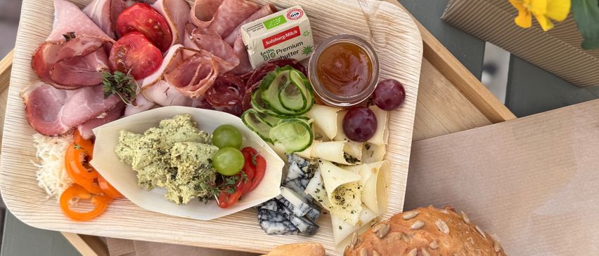 Bild enthält, Brunch, Food, Food Presentation, Bread, Beverage, Coffee, Coffee Cup