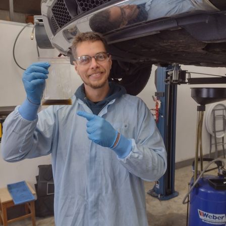 Bild enthält, Clothing, Glove, Adult, Male, Man, Person, Accessories, Glasses