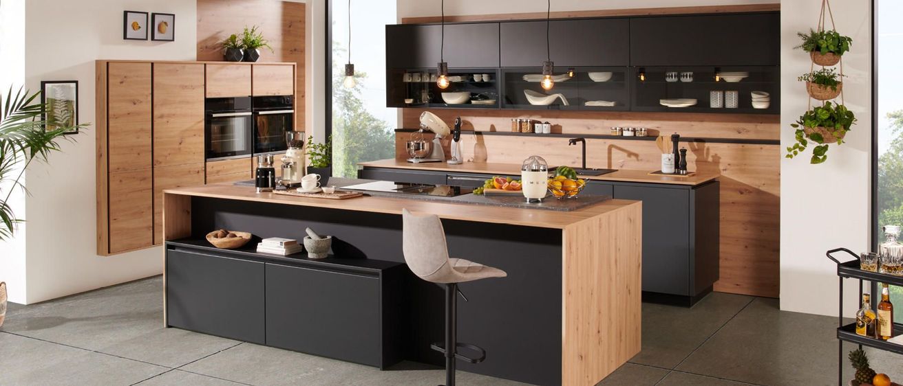 Bild enthält, Indoors, Interior Design, Kitchen, Kitchen Island, Home Decor, Plant