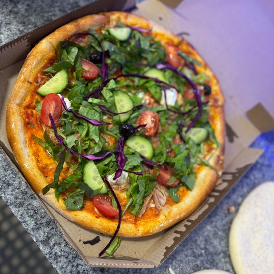 Bild enthält, Food, Food Presentation, Pizza, Fruit, Pear, Plant, Produce