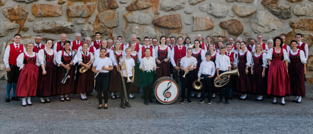 Bild enthält, Group Performance, Leisure Activities, Music, Music Band, Musical Instrument, Musician, Performer, Person, People, Groupshot