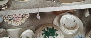 Bild enthält, Art, Porcelain, Pottery, Saucer, Meal, Plate, Cup, Cabinet, Furniture, Dish