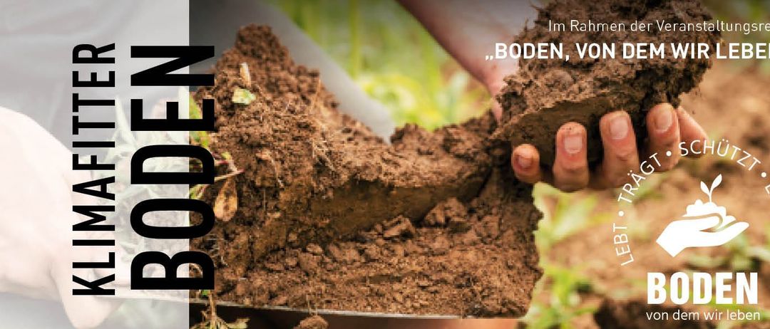 Ein Flyer für einen Feldtag am 28. März 2026 um 9:30 Uhr, der sich auf Winterdeckfrüchte und Bodenstrukturbewertung konzentriert. Er betont die Bedeutung von Deckfrüchten für den Bodenschutz und den optimalen Luft-Wasser-Haushalt. Die Veranstaltung wird vom Kompetenzzentrum für Acker, Humus und Erosionsschutz ausgerichtet.