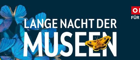 Blaue Schmetterlinge mit gelben Motten sind auf blauem Hintergrund. Die Worte Lange Nacht Der Museen sind in Weiß geschrieben.