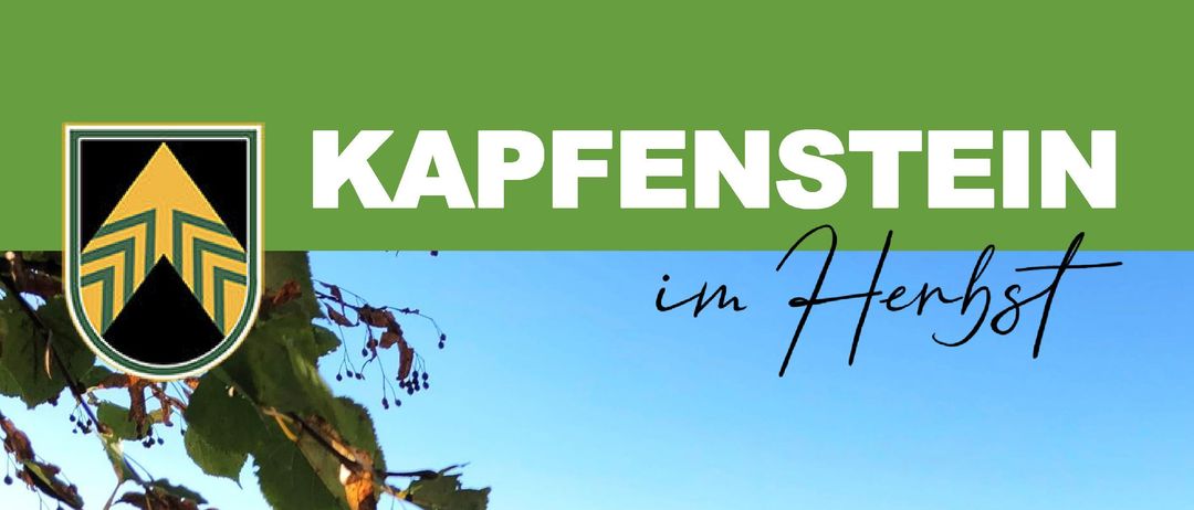 Werbeplakat für die 'Sturm & Kastanien' Veranstaltung am Kirchplatz ab dem 26. September 2026 mit einer malerischen Aussicht auf ein üppiges grünes Tal unter einem klaren blauen Himmel.