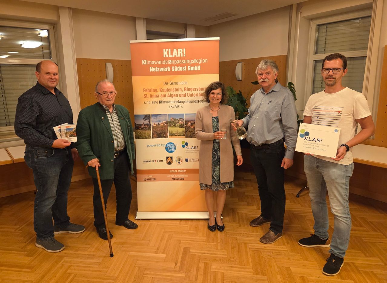 v.l.n.r.: Vize-Bgm. Markus Edelsbrunner, Alt-Bgm. Franz Nell, KLAR!-Managerin Maria Eder, Ing. Anton Schmidbauer, Amtsleiter Manfred Dirnbauer