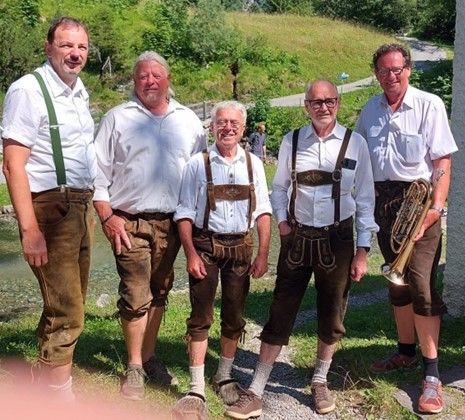 Bild enthält, Shorts, Pants, People, Person, Portrait, Adult, Male, Man, Boy, Teen