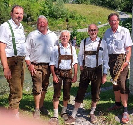 Bild enthält, Shorts, Pants, People, Person, Portrait, Adult, Male, Man, Boy, Teen