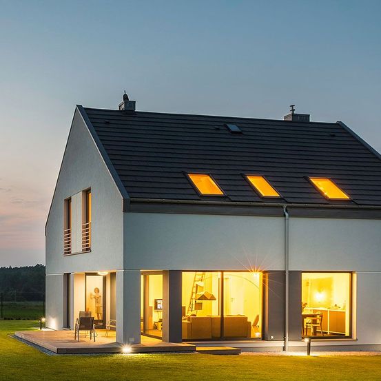 Bild enthält, Building, House, Housing, Villa, Grass, Cottage, Lawn