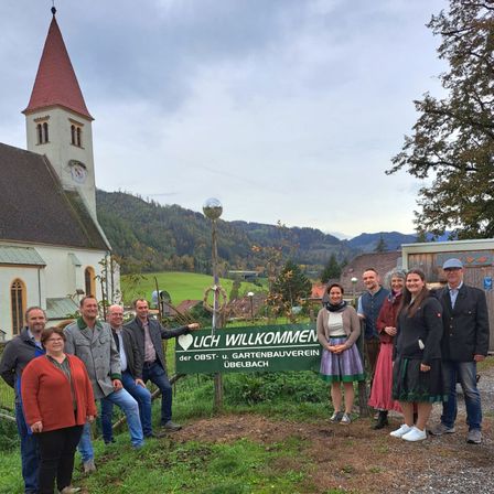 Bild enthält, Skirt, Nature, Outdoors, Person, Portrait, People, Female, Girl, Teen, Tree