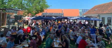 Bild enthält, Urban, Adult, Female, Person, Woman, People, Male, Man, Night Life, Brunch