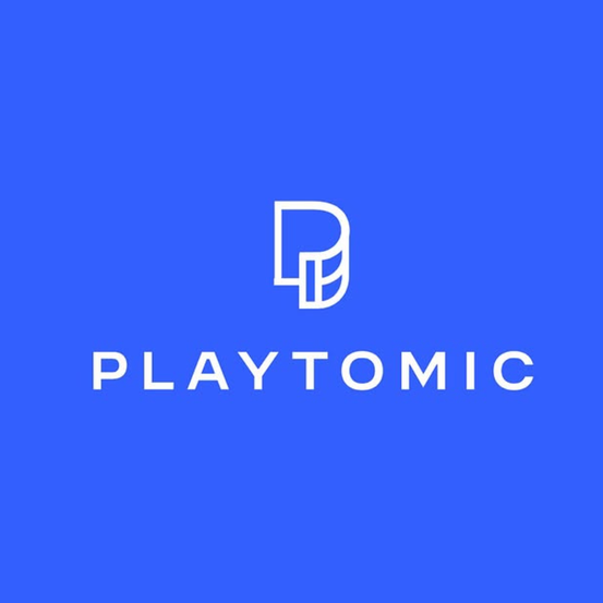 Das PlaytoMic-Logo mit blauem Hintergrund und weißem P-Symbol.