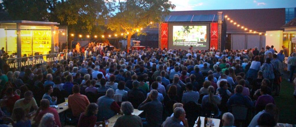 Bild enthält, People, Person, Concert, Crowd, Urban, Adult, Male, Man, Audience, Face