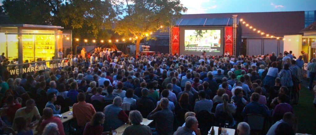 Bild enthält, People, Person, Concert, Crowd, Urban, Adult, Male, Man, Audience, Face