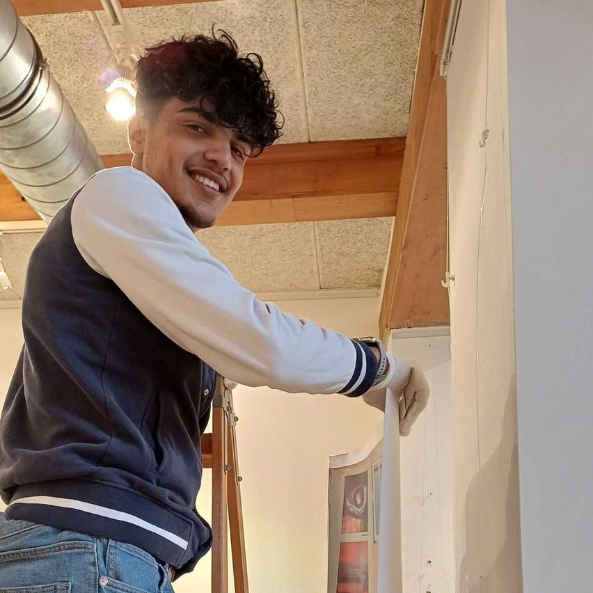 Bild enthält, Clothing, Glove, Adult, Male, Man, Person