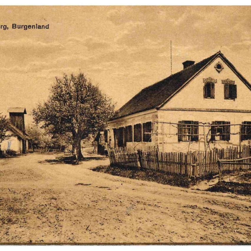 Postkarte an Frau Reichl 1947 Vorderseite_Ansicht links hinten Feuerwehrhaus © Gemeindearchiv-Wörterberg 