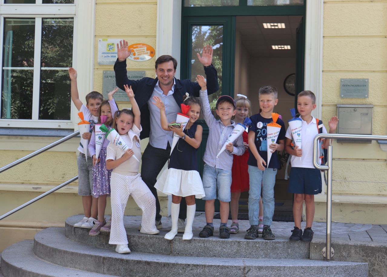 Bürgermeister begrüßt ErstklässlerInnen aus Raasdorf