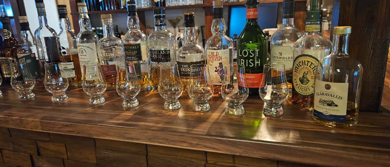 Bild enthält, Alcohol, Beverage, Liquor, Beer, Whisky, Pub, Bar
