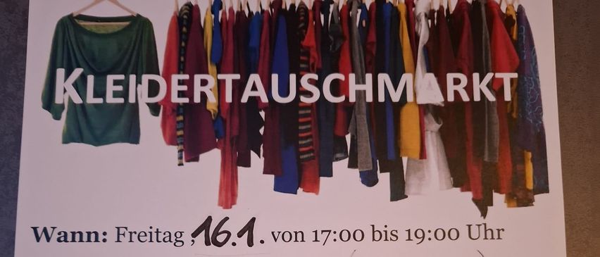 Plakat für einen Kleidertauschmarkt. Am Freitag, den 16., von 17:00 bis 19:00 Uhr in Eichgraben, Pfarrheim. Bringen Sie bis zu 10 Artikel mit und wählen Sie im Gegenzug neue Artikel aus. Je mehr Teilnehmer, desto größer das Angebot.