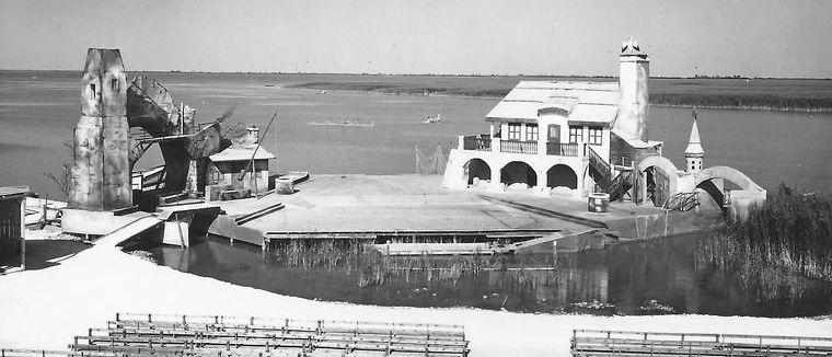 Water, Waterfront, Amphitheatre, Architecture, Arena, Building