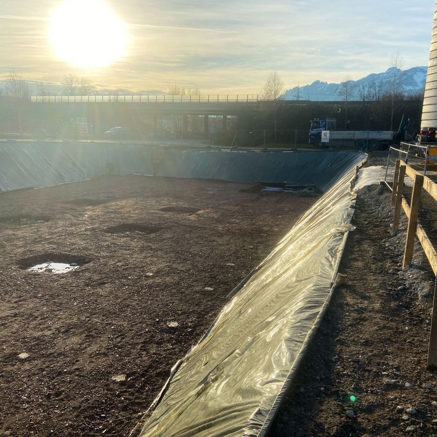 Bild enthält, Soil, Flare, Sunlight, City, Nature, Outdoors, Sky, Building, Wheel, Urban