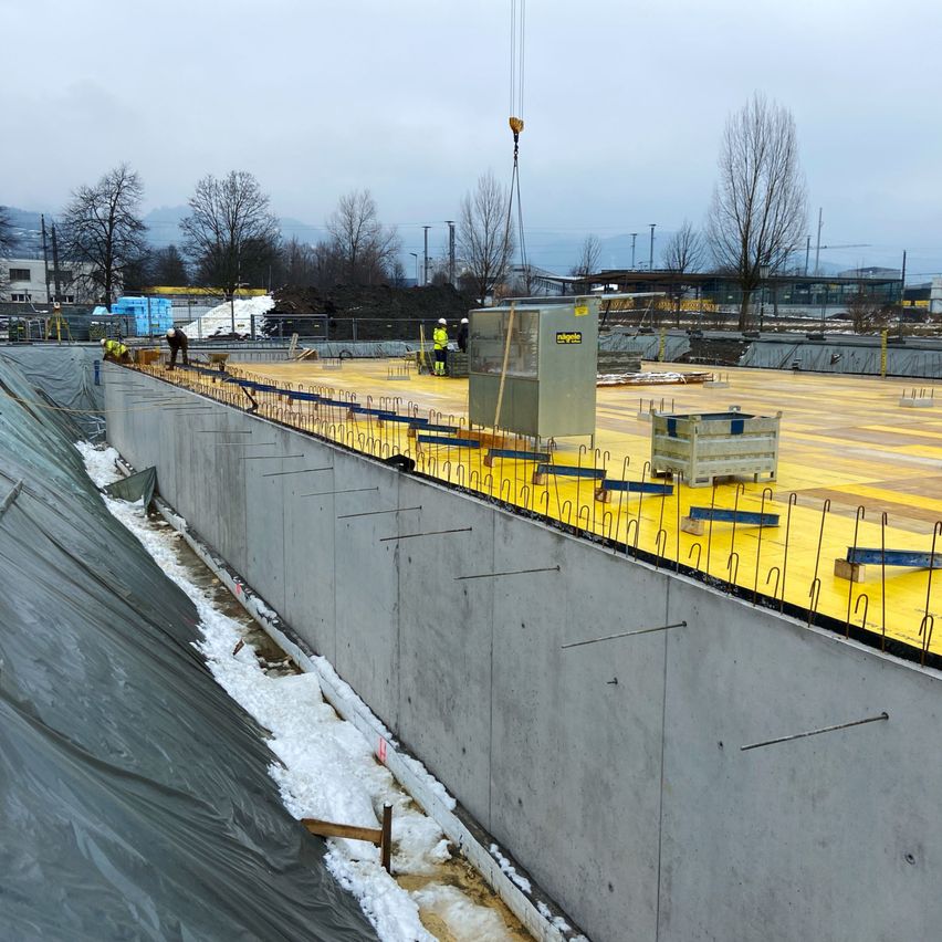 Bild enthält, Construction, Person, Car, Transportation, Vehicle