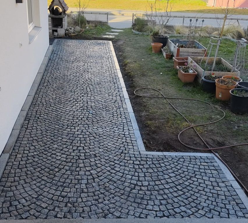 Bild enthält, Floor, Outdoors, Architecture, Building, Housing, Road, Aerial View, Driveway, House, Plant