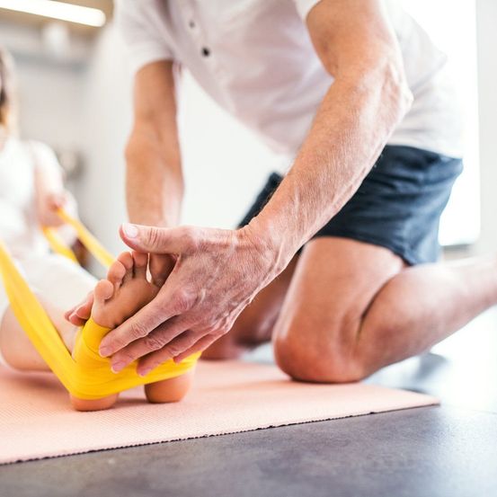 Bild enthält, Patient, Person, Fitness, Pilates, Sport, Working Out, Therapy, Adult, Female, Woman