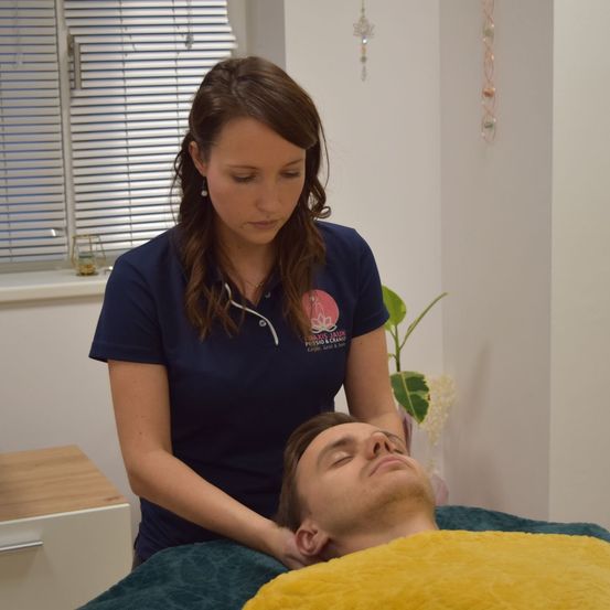 Bild enthält, Patient, Person, Head, Spa, Face