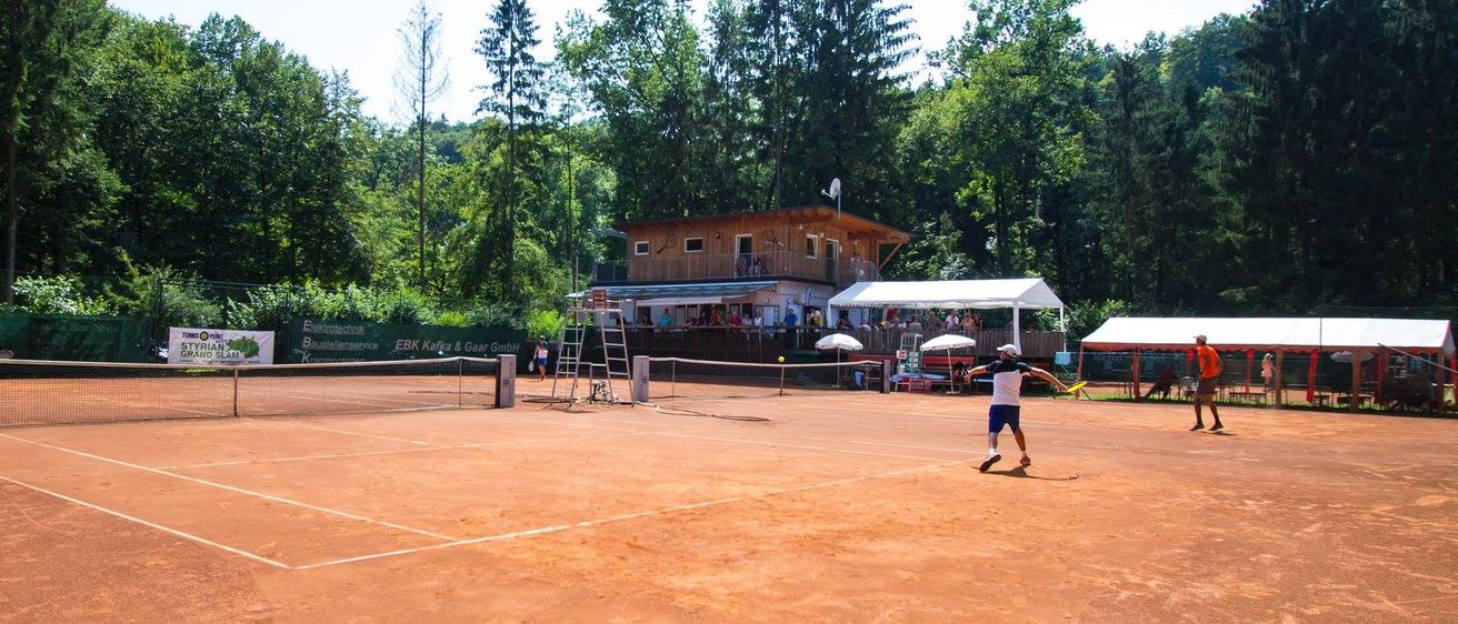 Bild enthält, Person, Sport, Tennis, Clothing, Footwear, Shoe, Hat