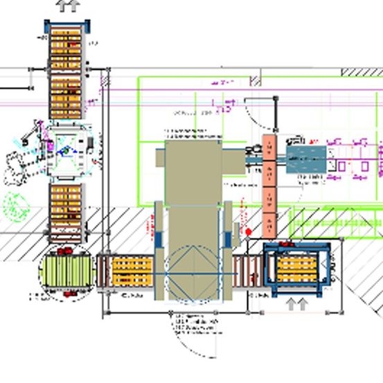 Die Grafik zeigt einen Grundriss einer industriellen Anlage. Verschiedene Maschinen und Lagerregale sind angeordnet. Pfeile zeigen Richtungen und Bewegungen an. Bezeichnungen und Symbole kennzeichnen verschiedene Komponenten. Die Anlage umfasst eine zentrale Verarbeitungseinheit mit angeschlossenen Fördersystemen.