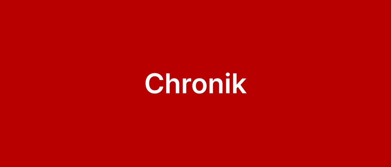 Ein roter Hintergrund mit weißem Text, der 'Chronik' in fetter, serifenloser Schrift liest.