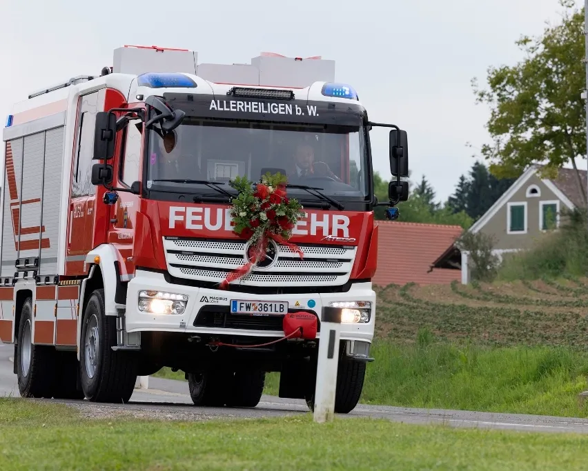HLF 2 - 2500  Baujahr: 2021  Fahrgestell: Mercedes-Benz Atego 1630  Motorleistung: 220 kW bei 2.200 1/min (6-Zylinder Dieselmotor, Euro 6)  Hubraum: 7.698 cm³  Zulässiges Gesamtgewicht: 16.000 kg.