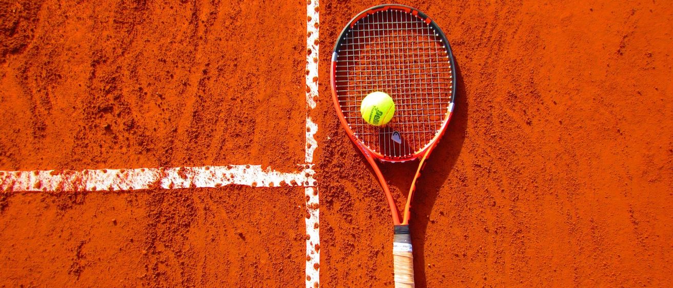 Bild enthält, Racket, Sport, Tennis, Tennis Racket, Ball, Tennis Ball