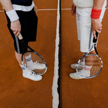 Bild enthält, Racket, Tennis, Tennis Racket, Person, Adult, Male, Man, Shoe, Sneaker