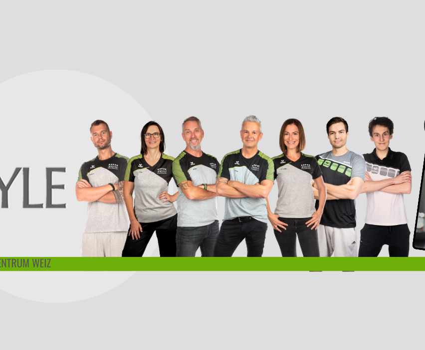 Bild enthält, People, Person, T-Shirt, Photography, Adult, Female, Woman, Pants, Glasses, Groupshot