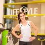 Bild enthält, Adult, Female, Person, Woman, Fitness, Pilates, Working Out, Vest, Necklace, Ring