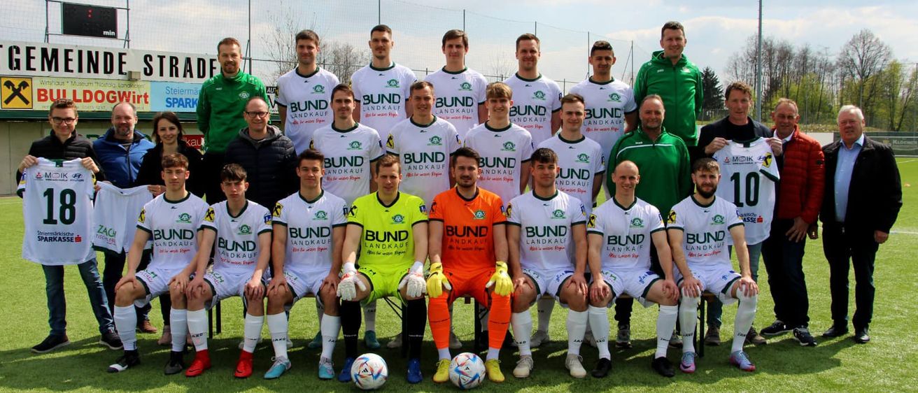 Bild enthält, People, Person, Team, Soccer Ball, Groupshot, Adult, Male, Man, Boy, Teen