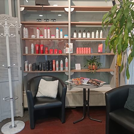 Bild enthält, Indoors, Beauty Salon, Plant