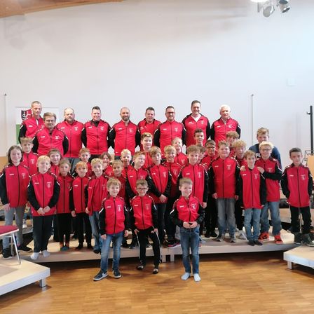 Bild enthält, People, Person, Groupshot, Classroom, Indoors, School