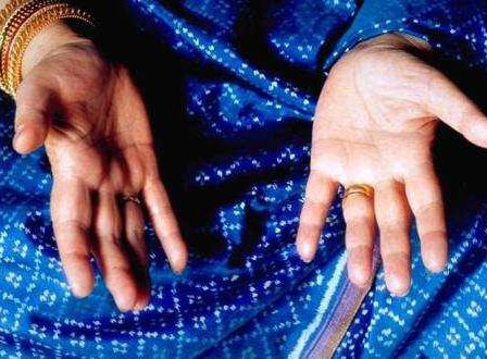 Bild enthält, Body Part, Finger, Hand, Person, Accessories, Jewelry, Baby