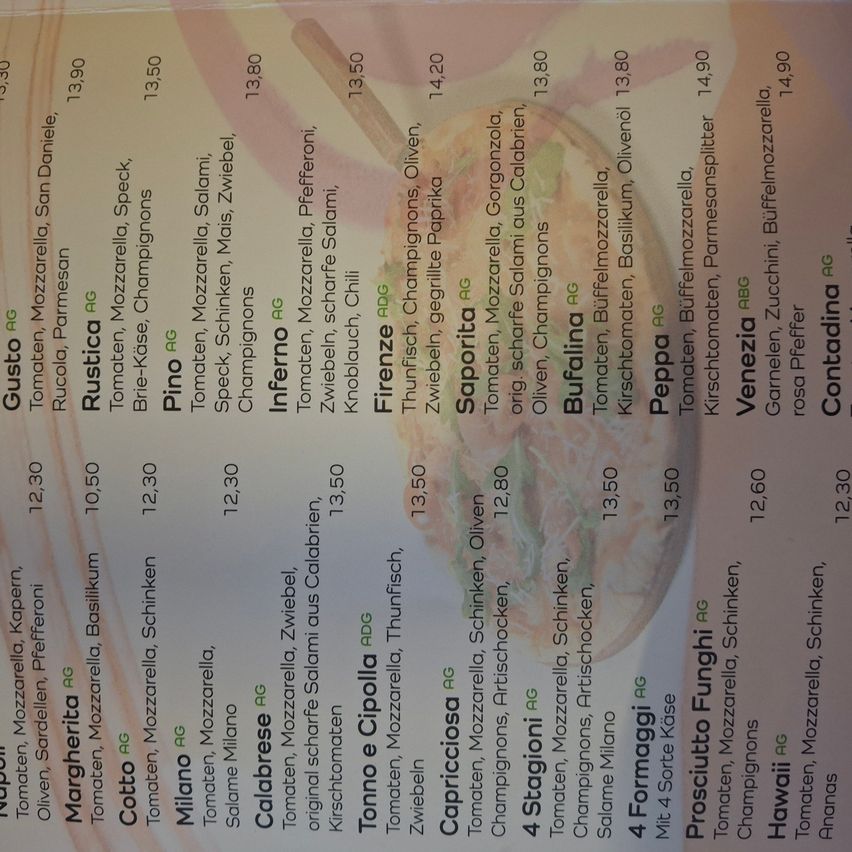 Menüliste mit verschiedenen Pizzaoptionen, einschließlich Margherita, Calabriese und Inferno, jeweils mit unterschiedlichen Belägen und Preisen. Zutaten sind Mozzarella, Pepperoni, Oliven und mehr.