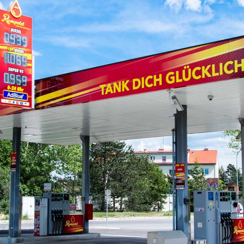 Bild enthält, Machine, Gas Station, Pump, Gas Pump, Scoreboard