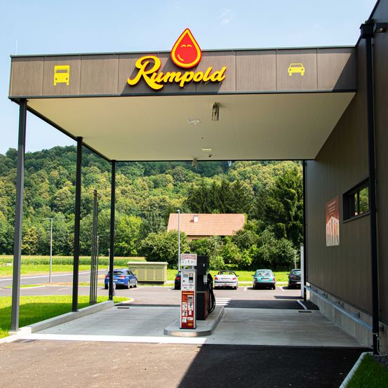 Bild enthält, Machine, Gas Pump, Pump, Car, Transportation, Vehicle