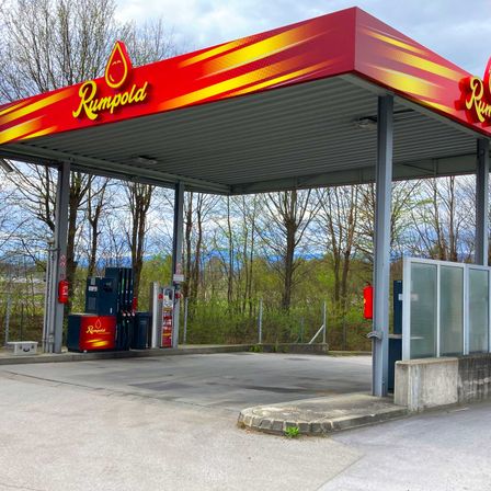 Bild enthält, Machine, Gas Pump, Pump, Gas Station, Car, Transportation, Vehicle