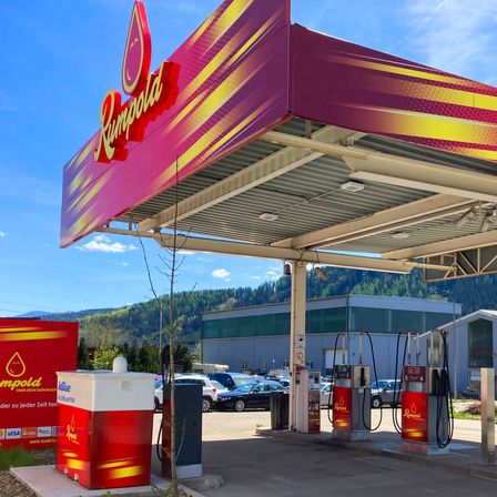 Bild enthält, Machine, Gas Pump, Pump, Gas Station, Car, Transportation, Vehicle